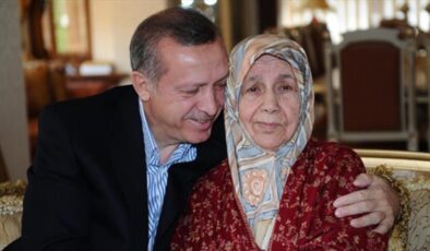 Cumhurbaşkanı Erdoğan ailesinin kabrini ziyaret etti