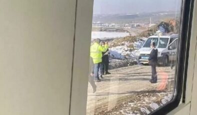 Doğu Ekspresi’nde fotoğraf çekmek için kapıyı açan yolcu düştü