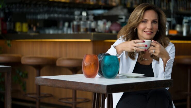 Elif Şakar, “Herkes Çıplak” eleştirel tavrı ile son sözü okuyucuya bırakıyor