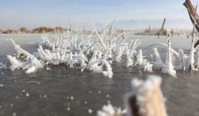 Erzurum’da nehirler buz kesti