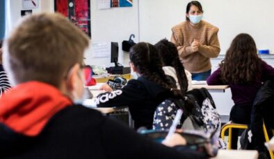 Fransa’da 5 ile 11 yaş arasındaki çocuklar aşılanacak