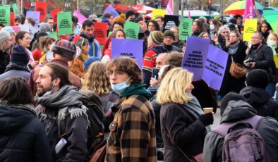 Fransa’da, ırkçılık karşıtı protesto yapıldı