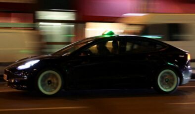 Fransa’da ölümlü kaza sonrası Tesla taksiler kaldırıldı