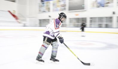 Gümüş Patenler Kadın Buz Hokeyi Takımı oyuncuları, tabuları yıkmak istiyor