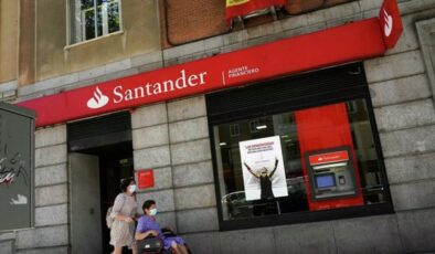 İspanyol Santander Bankası, müşterilerine yanlışlıkla 130 milyon sterlin dağıttı