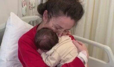 İstanbul’da koronavirüsün ayırdığı anne ve bebeği kavuştu