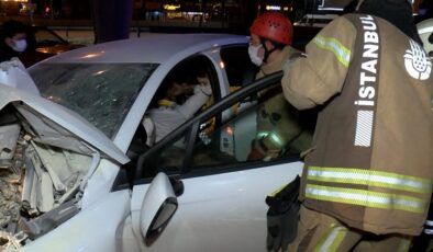 Kadıköy’de ehliyetsiz ve alkollü sürücü kaza yaptı