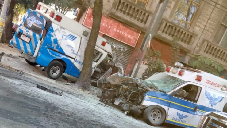 Meksika’da iki ambulans kafa kafaya çarpıştı