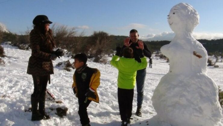 Muğla’da kar yağan Yılanlı dağına yoğun ilgi