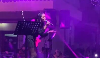 Öykü Gürman’dan sevgilisine sahnede ilan-ı aşk