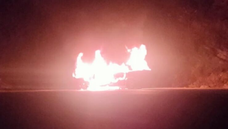 Sinop’ta seyir halindeki otomobil yandı