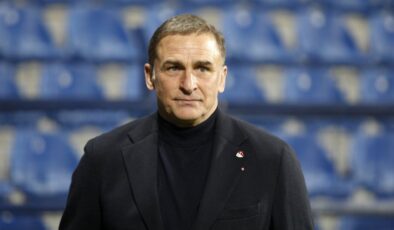 Stefan Kuntz: Her oyuncuyu izliyoruz