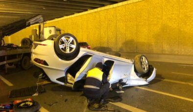 Zeytinburnu’nda kaza yapan otomobilin sürücüsü olay yerinden kaçtı