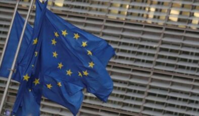 AB, seyahat kurallarının, Covid-19 sertifikası durumuna göre yenilenmesini istiyor