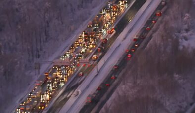 ABD’de 6 çekici kaza yaptı: Yollar 15 saat tıkandı