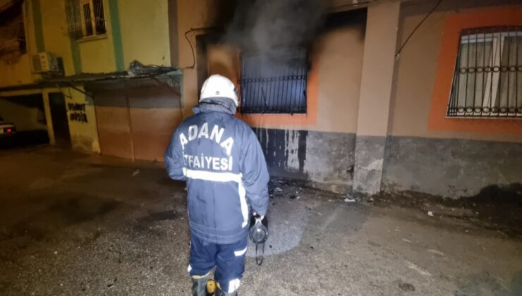 Adana’da camı kırıp, evi kundakladılar