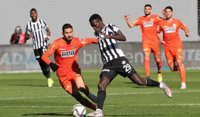 Alanyaspor, Altay’ı 2 golle mağlup etti