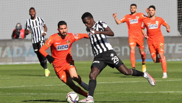 Alanyaspor, Altay’ı 2 golle mağlup etti