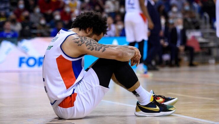 Anadolu Efes EuroLeague’de Barcelona’ya yenildi