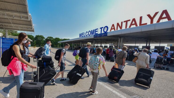 Antalya, 2021’de 9 milyon 81 bin turist ağırladı