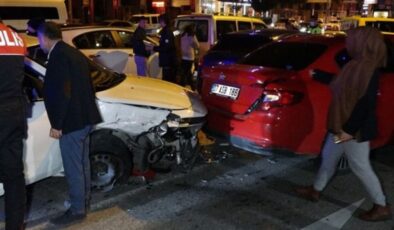 Antalya’da alkollü sürücü kazaya yaptırdı: 5 araç birbirine girdi