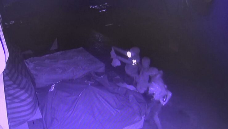 Antalya’da turistik çarşıdan hırsızlık kamerada