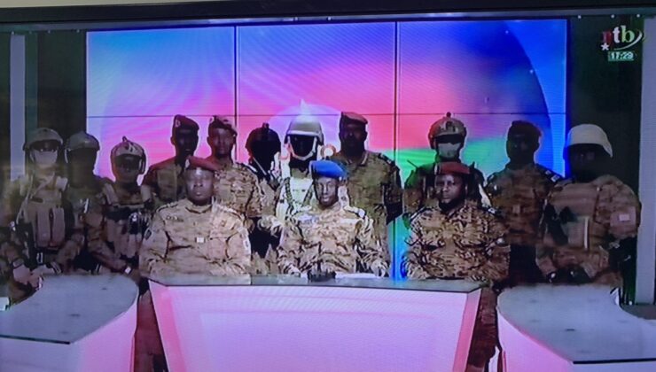 Burkina Faso’da ordu yönetime el koydu