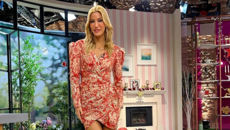 Çağla Şıkel 43 yaşında