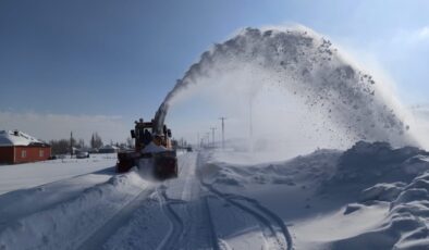 Doğu’da yerleşim birimlerine ulaşım kesildi