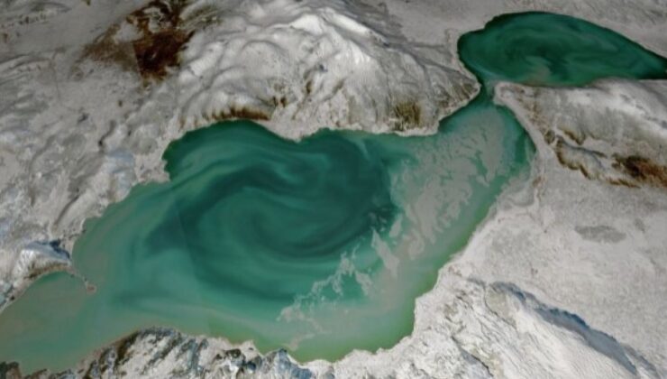 Eğirdir Gölü’nün buz tutmaya başladığı görüldü