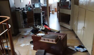 Eminönü’nde tarihi handa kasa hırsızlığı: 30 dükkana girdiler