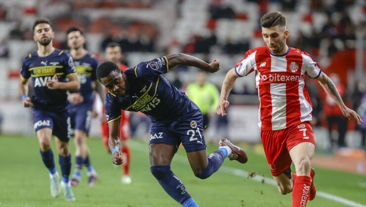 Fenerbahçe, Antalyaspor ile berabere kaldı