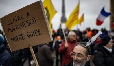 Fransa’da aşı karşıtlığı protestoları devam ediyor