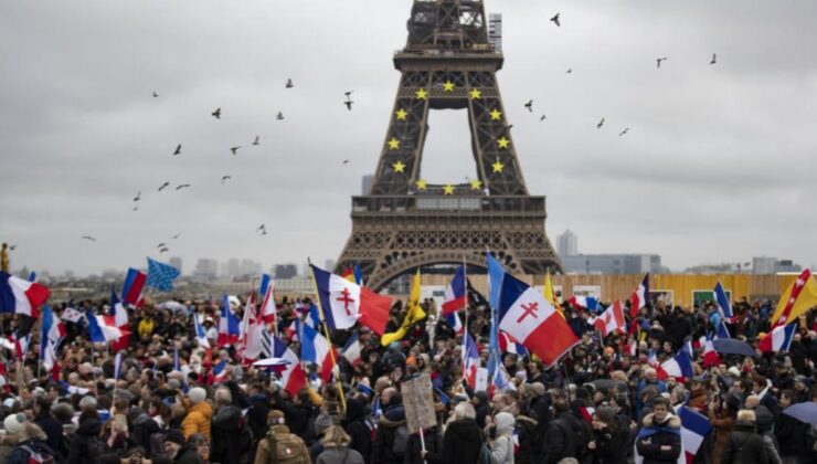 Fransa’da aşı kartı protestoları devam ediyor