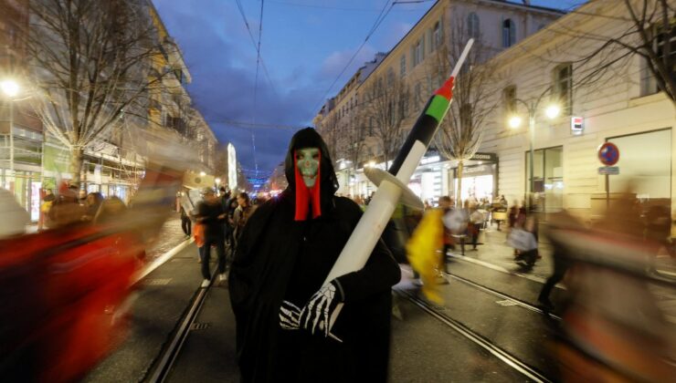 Fransa’da Meclis aşı kartıyla ilgili yasayı kabul etti