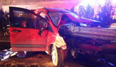 Gaziantep’te otomobil bariyerlere ok gibi saplandı: 1 ölü, 1 yaralı