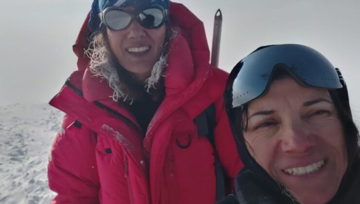 İki hemşire, eksi 40 derecede Ağrı Dağı’nın zirvesine çıktı