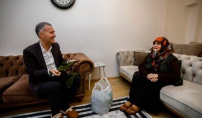 İnegöllü Melek Nine, 10 yıldır Mehmetçik için çorap örüyor