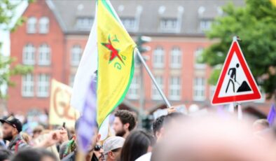 İngiltere’de PKK paçavralarını taşımanın suç olduğuna hükmedildi