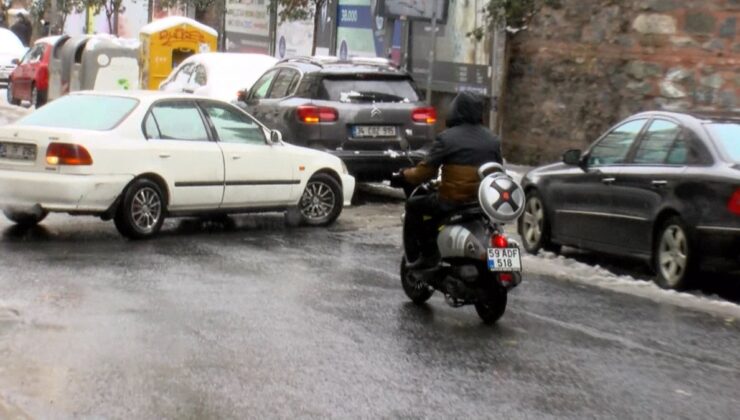 İstanbul’da dağıtım yapan moto kurye: Çalışmak zorundayız