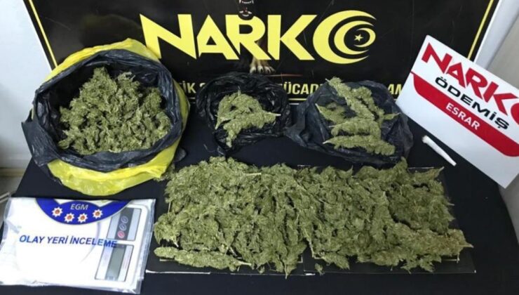 İzmir’de narkotik polisi, uyuşturucu tacirini evinde yakaladı