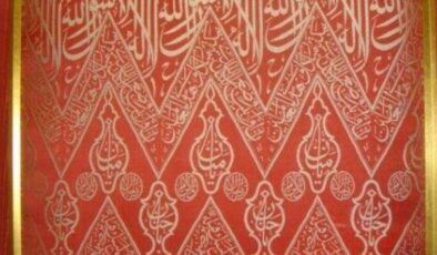 Kâbe örtüsünün geçmişten günümüze serüveni