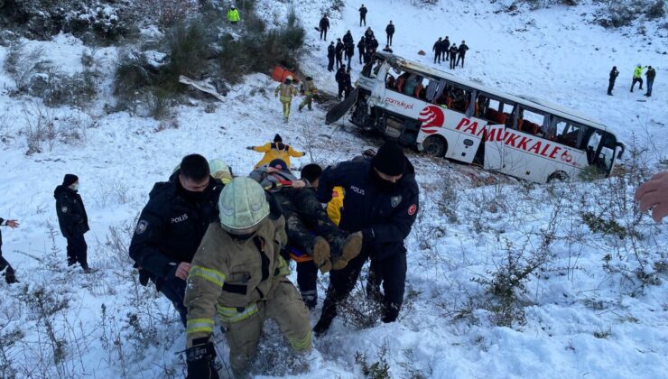 Kar yağışıyla birlikte otobüs kazaları art arda geldi