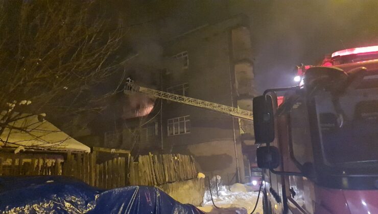 Karabük’te 3 katlı binada yangın çıktı