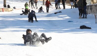 Karın tadını çıkarmak isteyenler Karaman Kalesi’ne akın ettı