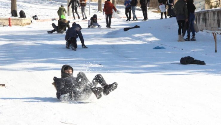 Karın tadını çıkarmak isteyenler Karaman Kalesi’ne akın ettı