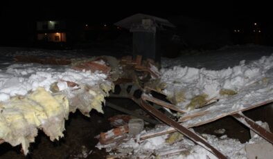 Kayseri’de kar nedeniyle çatı çöktü: 3 inek telef oldu