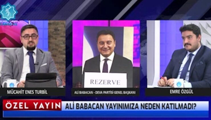 Konya’da canlı yayın programını iptal eden Ali Babacan’a gazetecilerden resimli protesto