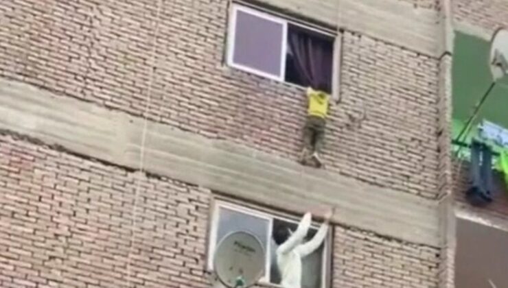 Mısır’da bir çocuk, 3. kattan düşmek üzereyken kurtarıldı