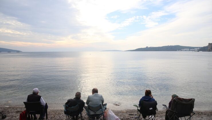 Muğla sahillerinde yılın ilk günü sıcak havayı yaşadılar
